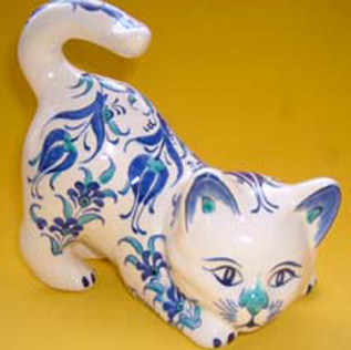 Çini ve Seramik Kedi Heykelcikleri Özel Tasarım ve Desenli Kedi şekilleri formları heykelleri hediyelik amaçlı hayvan figürleri Sevimli kediler sevimli hayvanlar dünyası