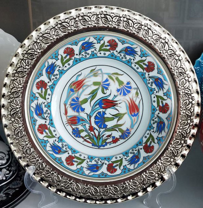 Klasik Motifli Gümüş Çini Seramik Porselen Tabaklar